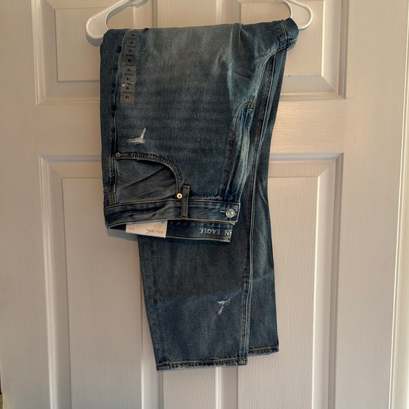 American Eagle Outfitters High Rise Mom Blue Jeans - Picture 2 of 6